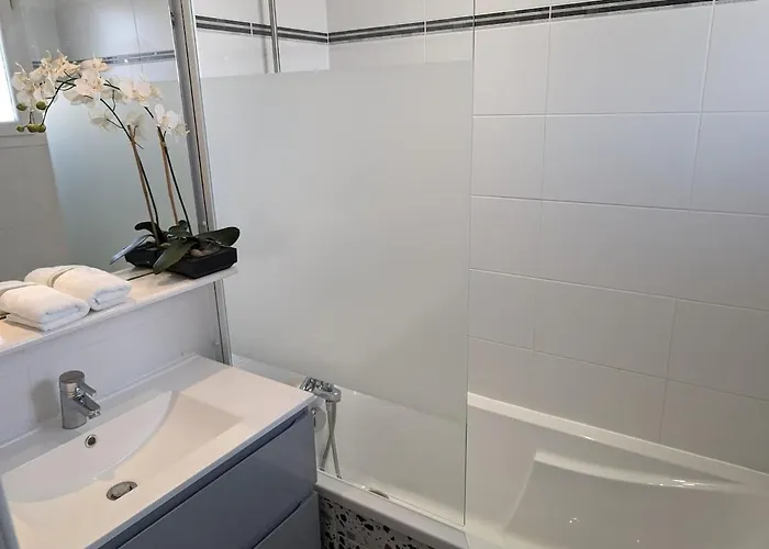 With Air-conditioned Pool, 15 Minutes From Beaches And Montpellier Вилла Фаберже