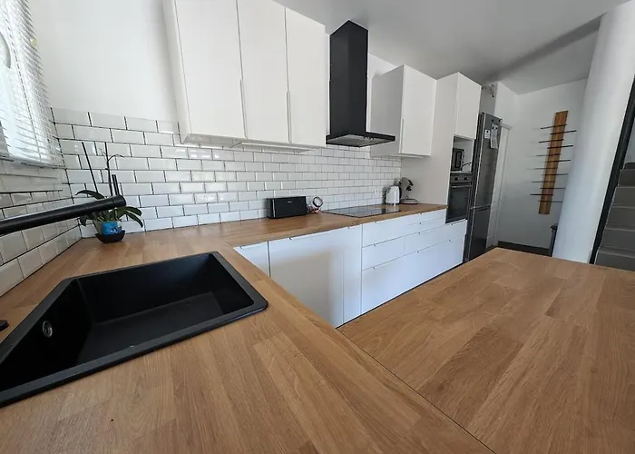 With Air-conditioned Pool, 15 Minutes From Beaches And Montpellier